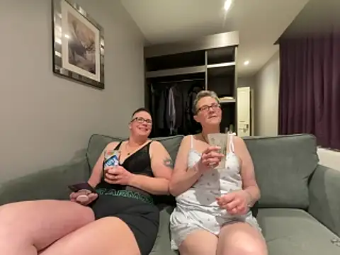 Curvy-Jinx online show from March 7, 8:05 pm