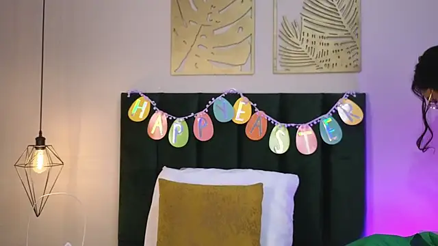 LunaAspen  online show from April 1, 6:05 pm