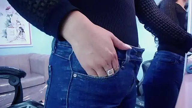 victoria hernandez t  online show from October 22, 1:05 pm