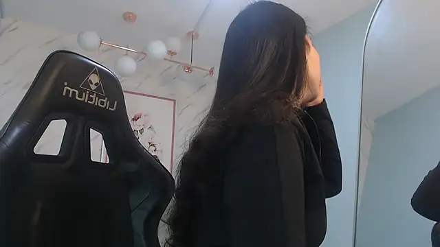 victoria hernandez t  online show from March 14, 1:45 pm