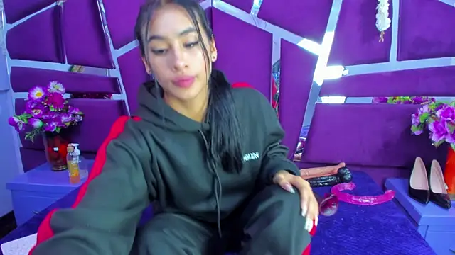 Miaa Davis  online show from February 25, 2:43 am