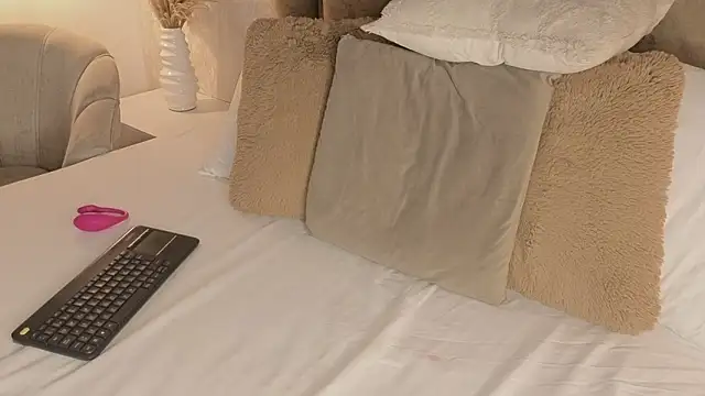 scarlethlux online show from March 20, 6:29 am