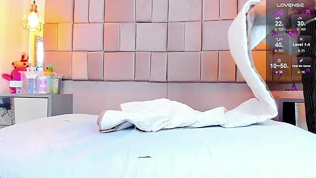 antoneella jones online show from December 18, 12:43 pm