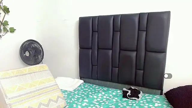 sara arias00 online show from October 17, 4:54 pm