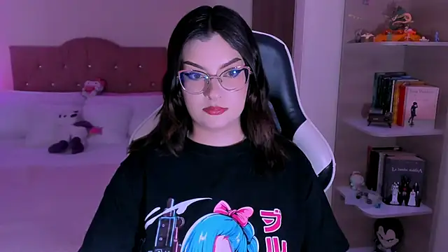 OphelianaRose33 online show from December 19, 10:24 pm