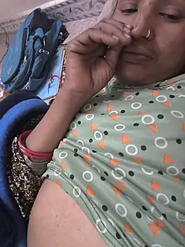 Hot raaani online show from February 17, 2:27 pm
