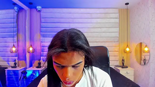 keytinthomson  online show from February 9, 7:16 pm