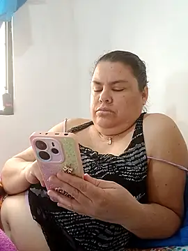 yaneth  online show from December 5, 1:45 pm