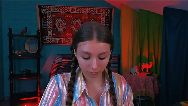 JulieDaniel online show from September 23, 8:23 am