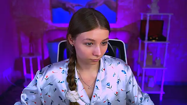 JulieDaniel online show from September 22, 8:13 am