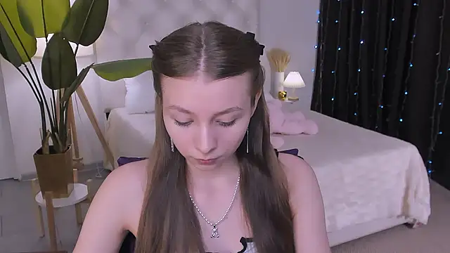 JulieDaniel online show from March 10, 9:57 am