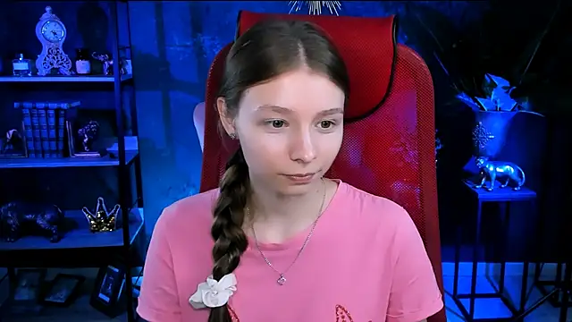 JulieDaniel online show from September 26, 8:45 am