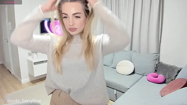 nicole blueberry online show from October 19, 4:20 pm