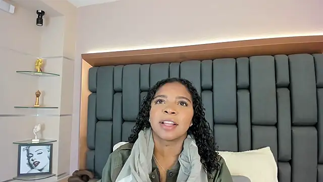 LisaMendez online show from September 30, 3:45 am