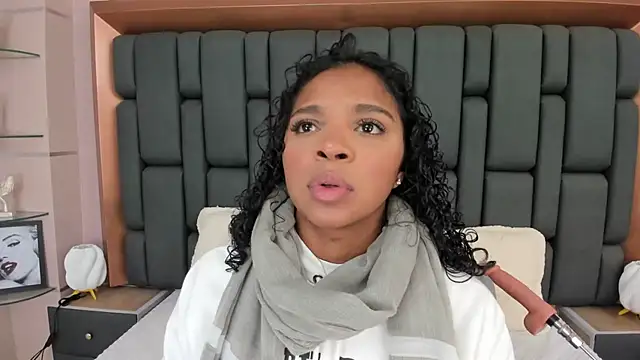 LisaMendez online show from October 21, 3:43 am