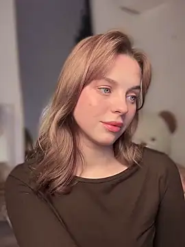 LilyFlamee online show from October 9, 4:00 pm