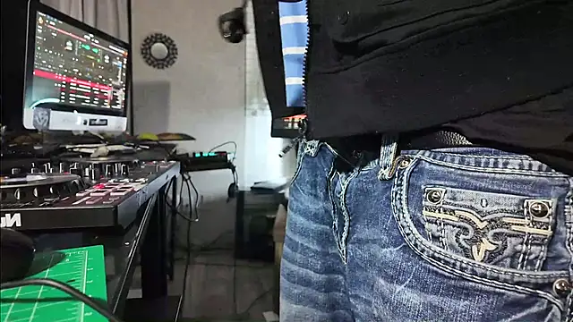 Triggerhappycj100 online show from April 28, 12:30 am