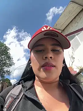 laure torres online show from December 17, 3:05 pm