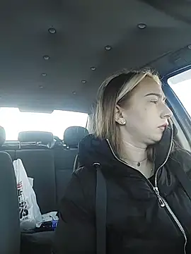 Reina Cummings online show from February 19, 6:24 am