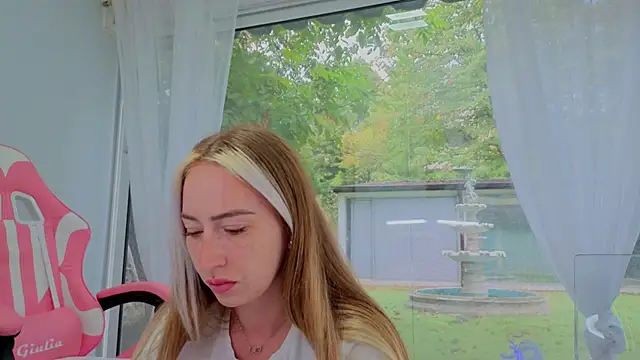 Reina Cummings online show from September 12, 6:14 am