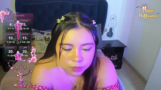 LucyPetit online show from October 9, 2:32 pm