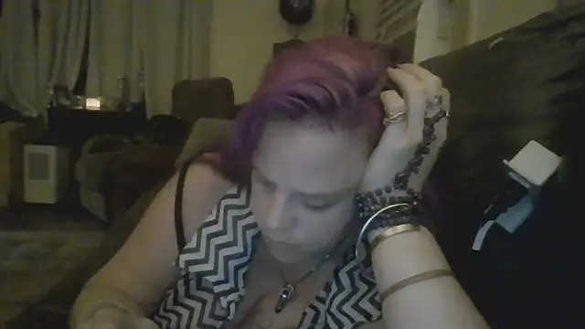 TWiSTYTheTwizted online show from August 9, 4:40 am