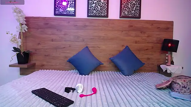 AlexandraCambell online show from October 10, 8:03 pm