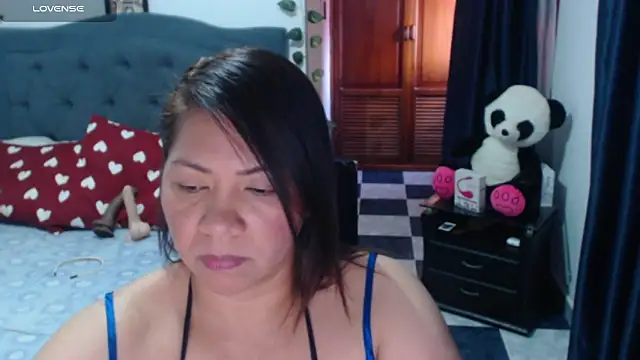 hiilarybrown online show from February 9, 9:28 pm