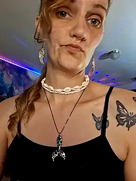 PeachyAriel online show from May 6, 6:56 pm