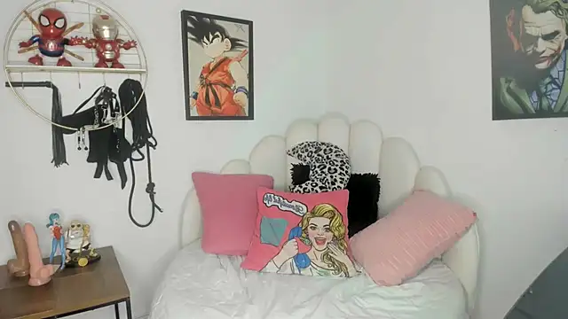 candytyler  online show from December 4, 8:42 pm