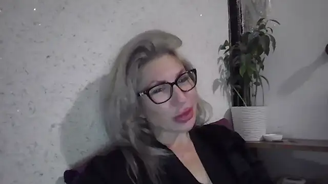 fox red lady7 online show from November 12, 8:40 pm