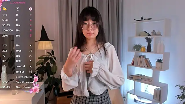 UdelaDodson online show from November 27, 1:41 am