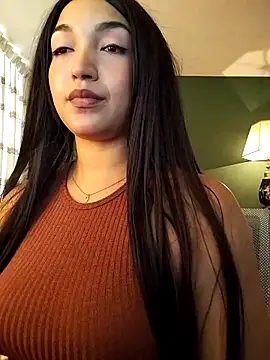 FallsForHerSmile online show from March 30, 4:06 pm