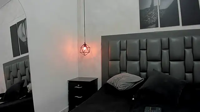 dakota roussee online show from December 21, 2:32 pm