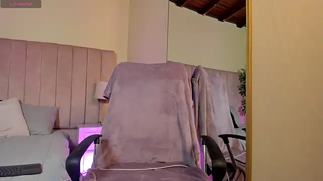 Mia mtnz02 online show from September 11, 3:56 pm