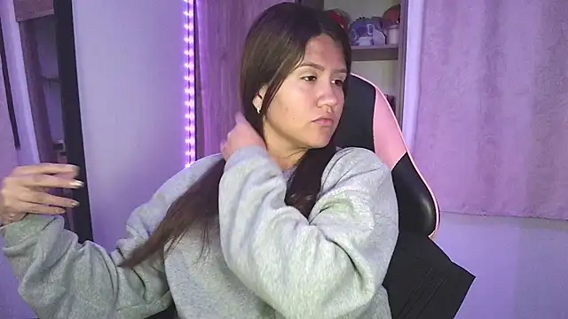 Oliviawatson1 online show from October 12, 12:35 am