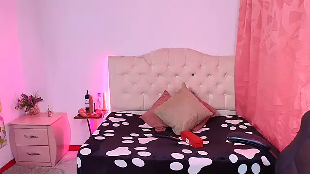 lailahdark online show from November 5, 4:29 am