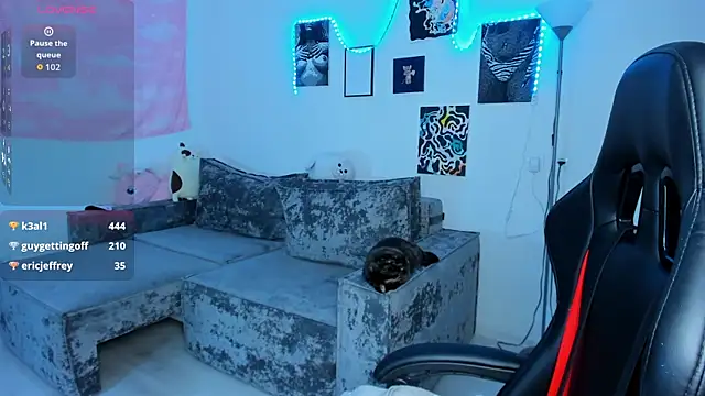 cute little ass online show from September 10, 12:10 am