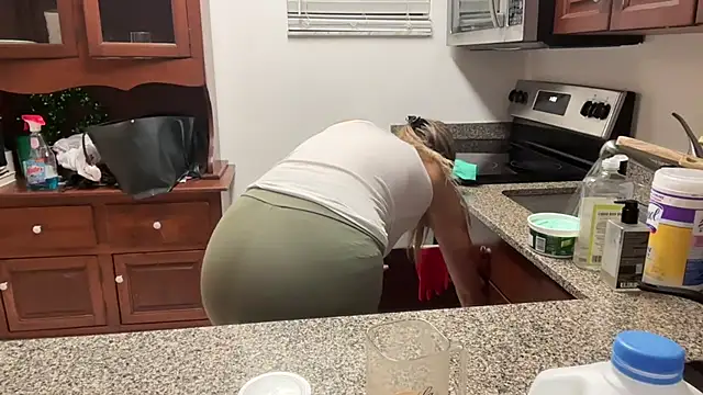 prettyykitty22 online show from May 9, 3:52 am