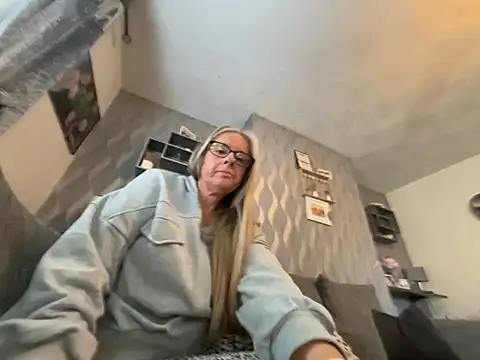 Anastasia-BlondeXX online show from June 16, 10:38 am