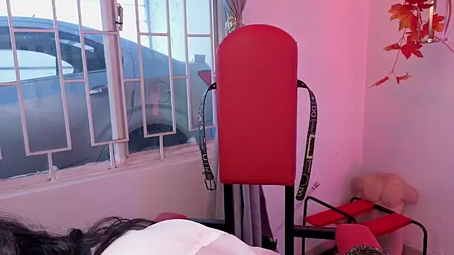 elowen halley1 online show from March 25, 8:12 pm