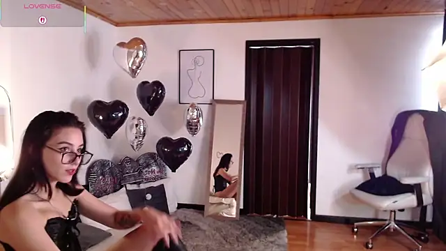 Lina Montclair online show from October 16, 7:27 pm