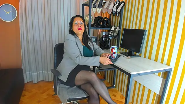 Scarlett Barnes online show from November 12, 11:52 am