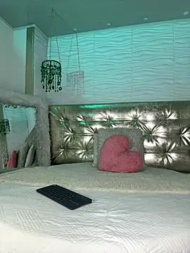 jhade fox online show from November 18, 3:18 am