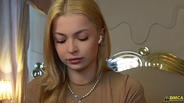 kellypeachcake online show from October 24, 5:36 am