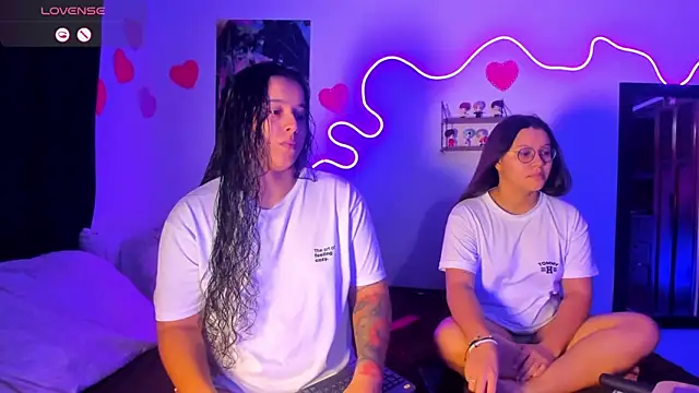 Dilan and Mia online show from April 9, 10:48 pm