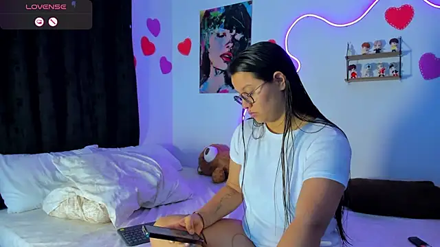 Dilan and Mia online show from April 11, 12:06 am