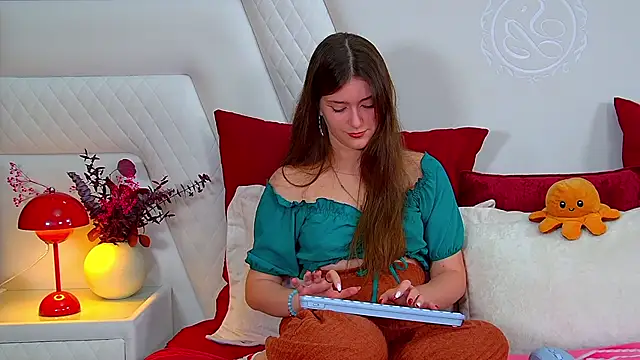 JessicaJewells online show from September 12, 6:35 am