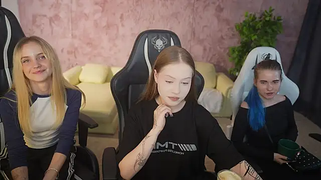 Esmie Smile online show from September 15, 2:47 pm