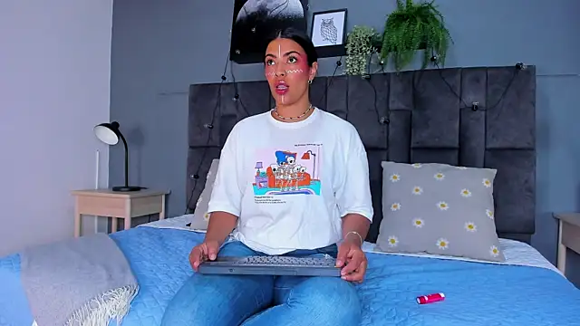 RiriiBrunette   online show from November 17, 7:25 pm